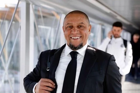 روبرتو كارلوس ينفي قصة إقامته في مقر تدريبات ريال مدريد